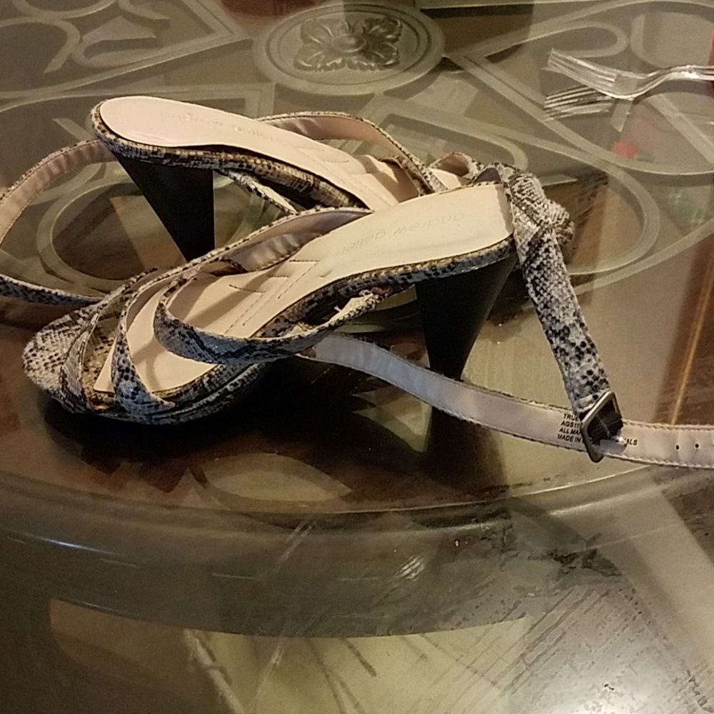 Shoes - Picture 4 of 4
